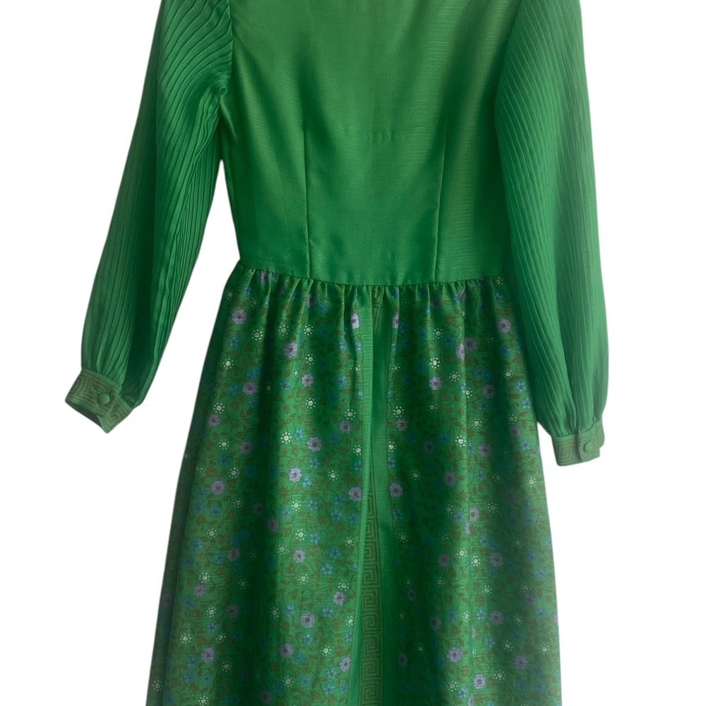 Vintage Green Dress With Floral Design And Gold Greek Key Detailing. Fairy Core. - Picture 4 of 12